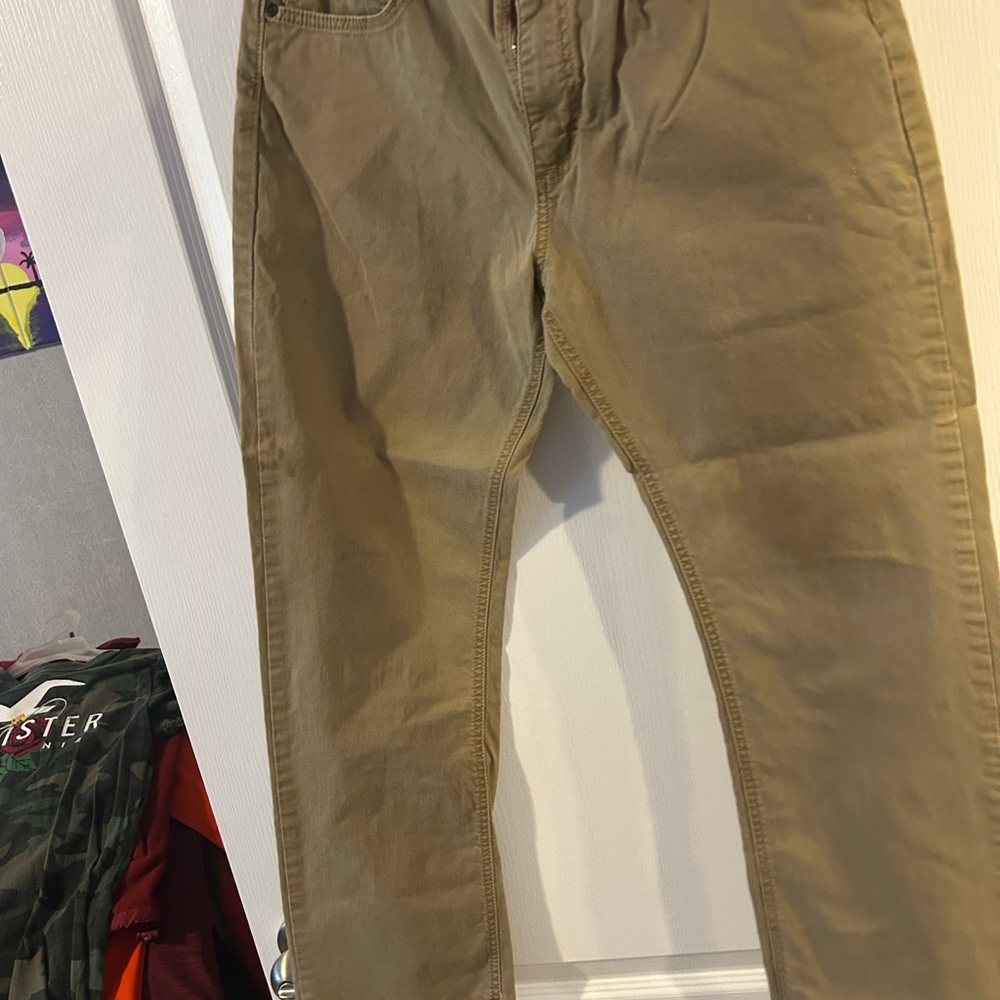 Wrangler Men's Chinos in Olive